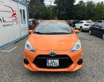 Toyota Prius C 