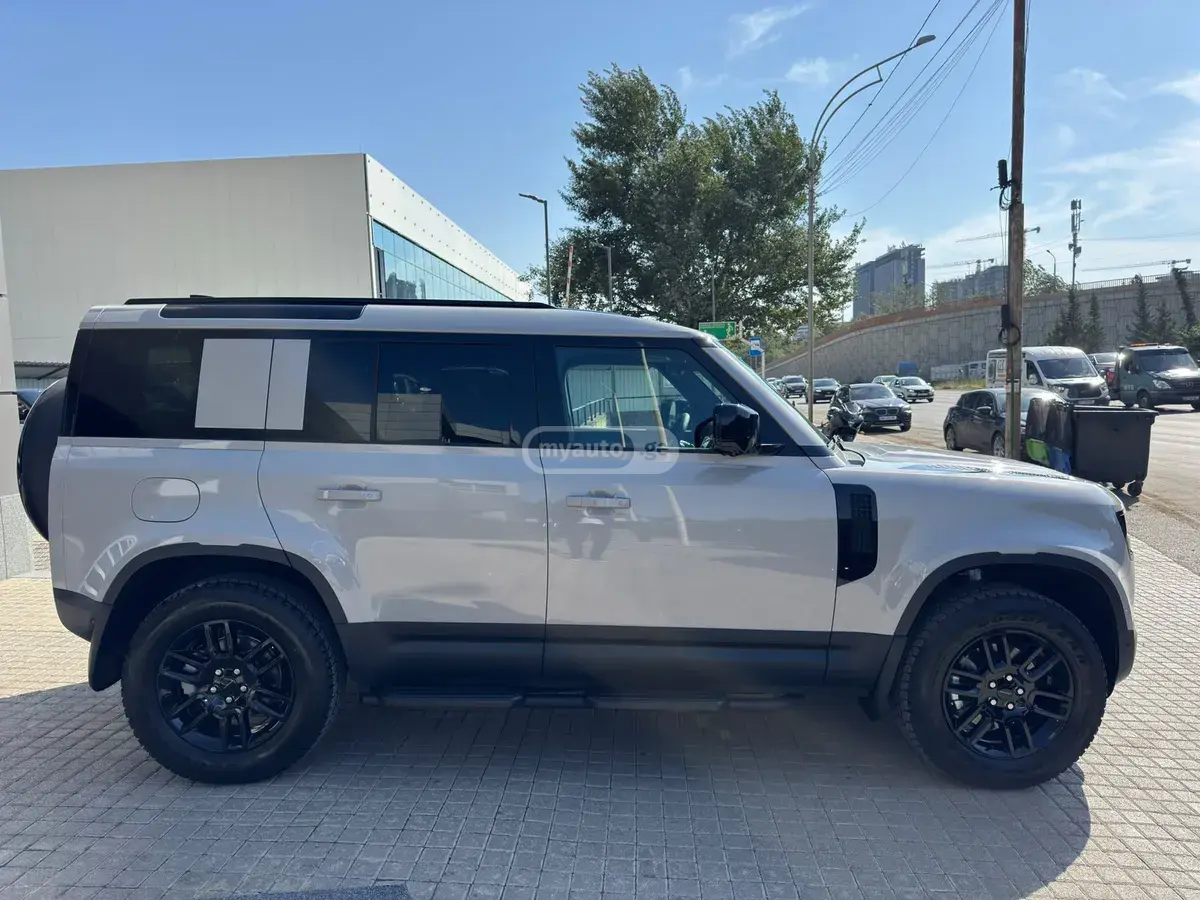 Land Rover Defender 110
