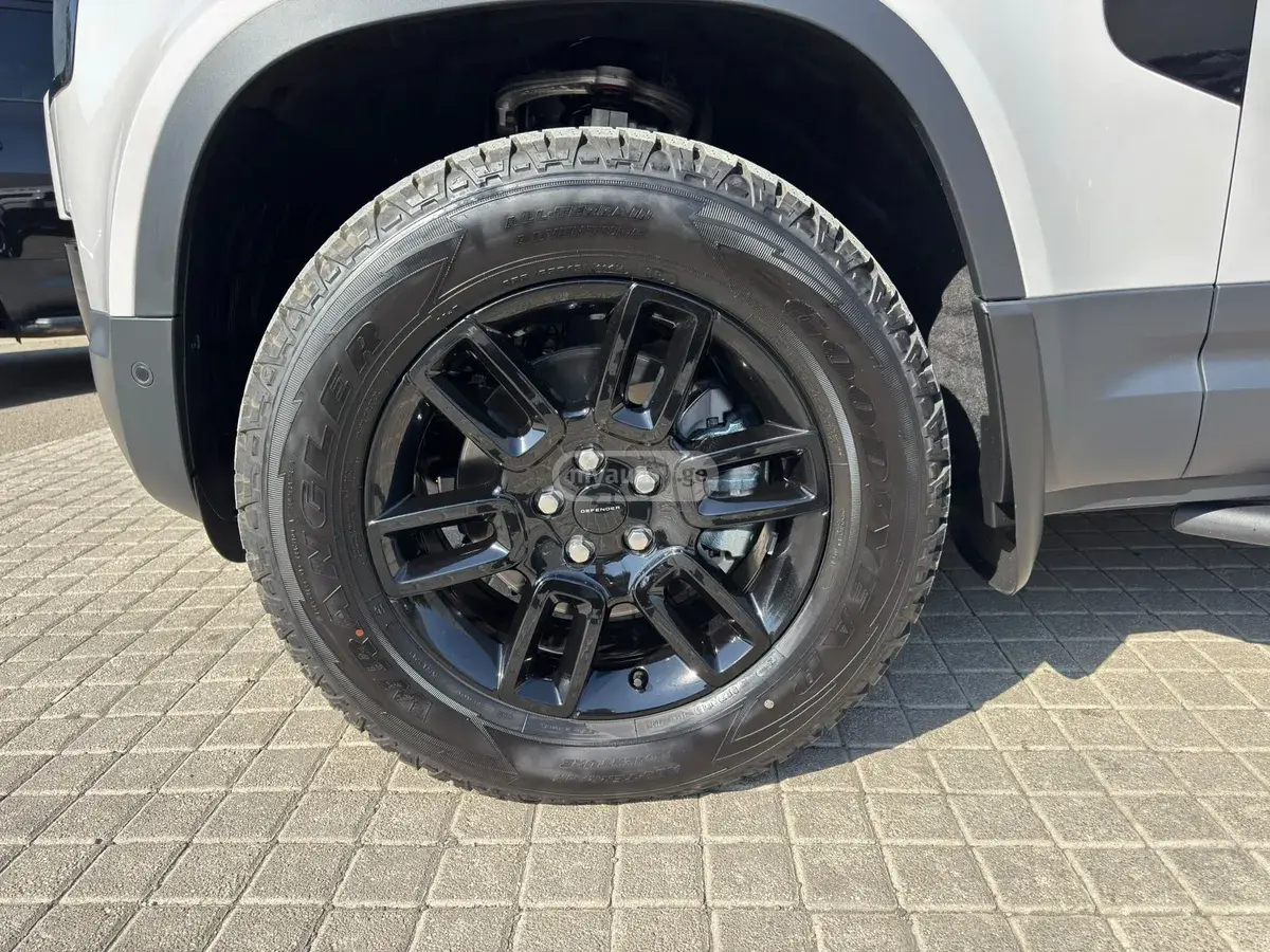 Land Rover Defender 110 