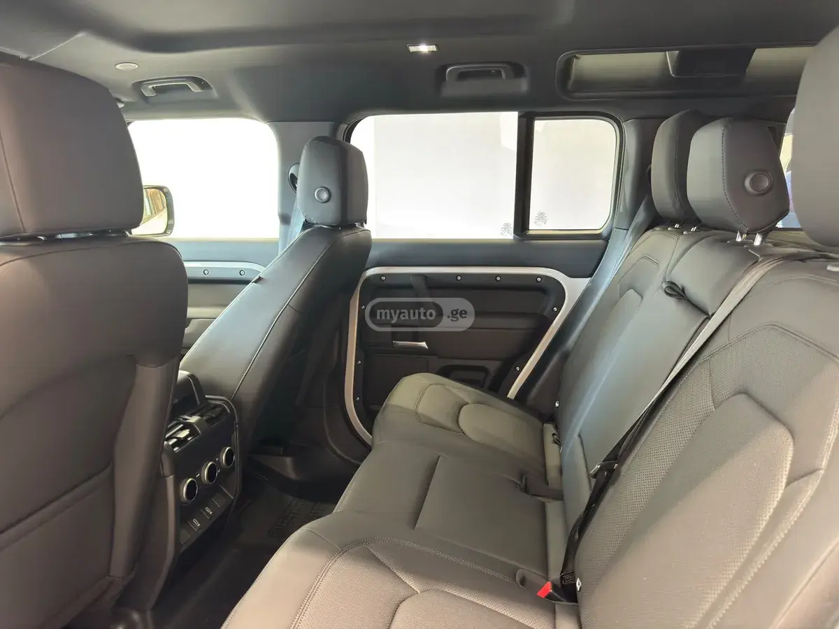 Land Rover Defender 110 