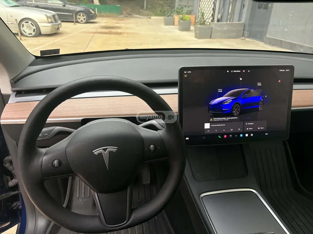 Tesla Model Y, миниатюра 8
