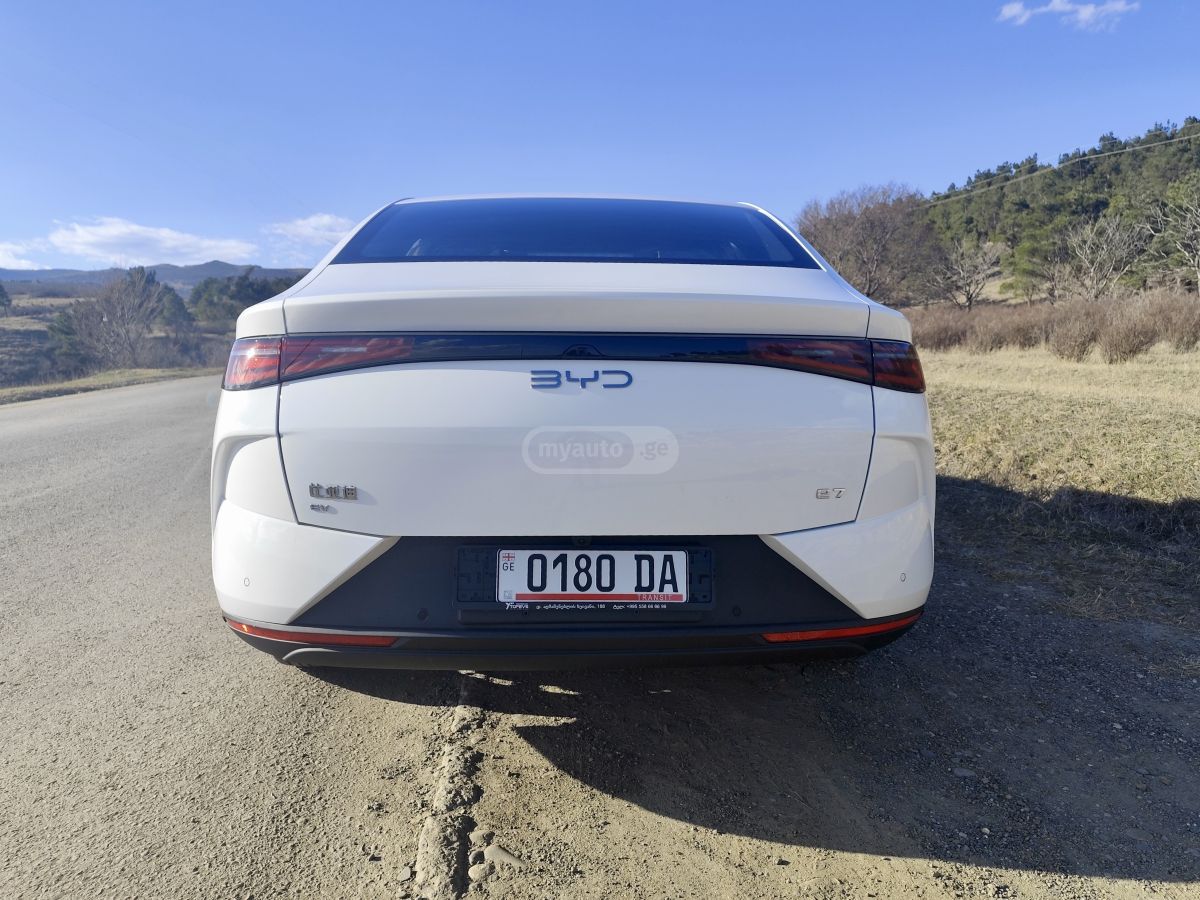 BYD E7 