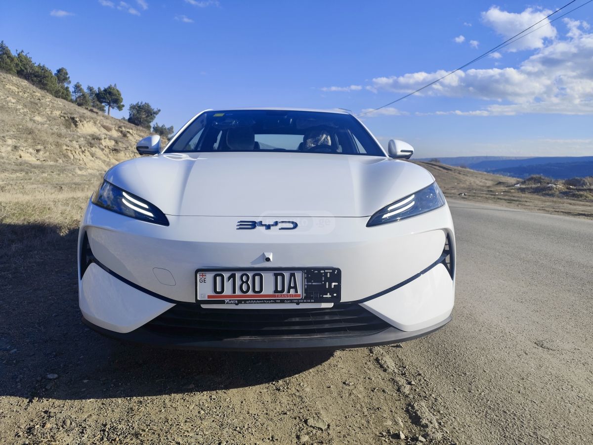 BYD E7 