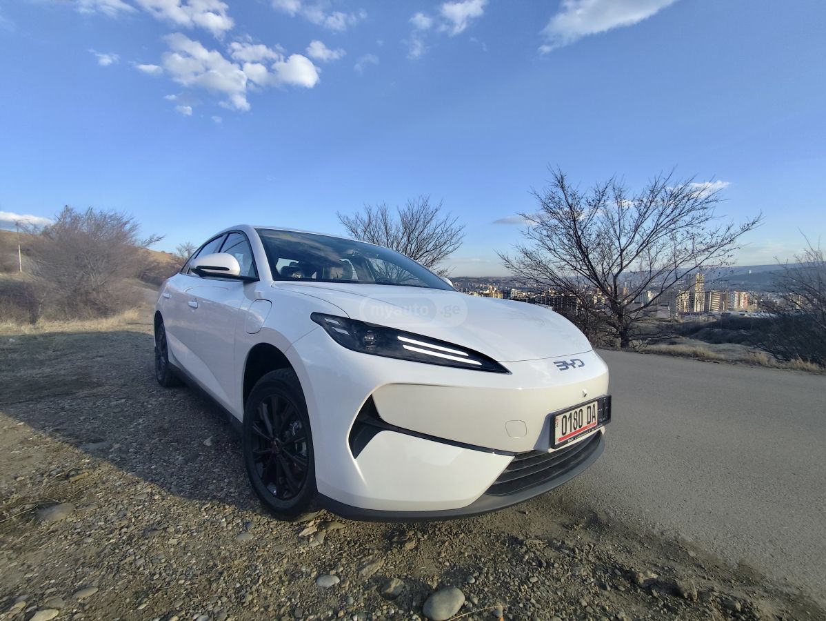 BYD E7 