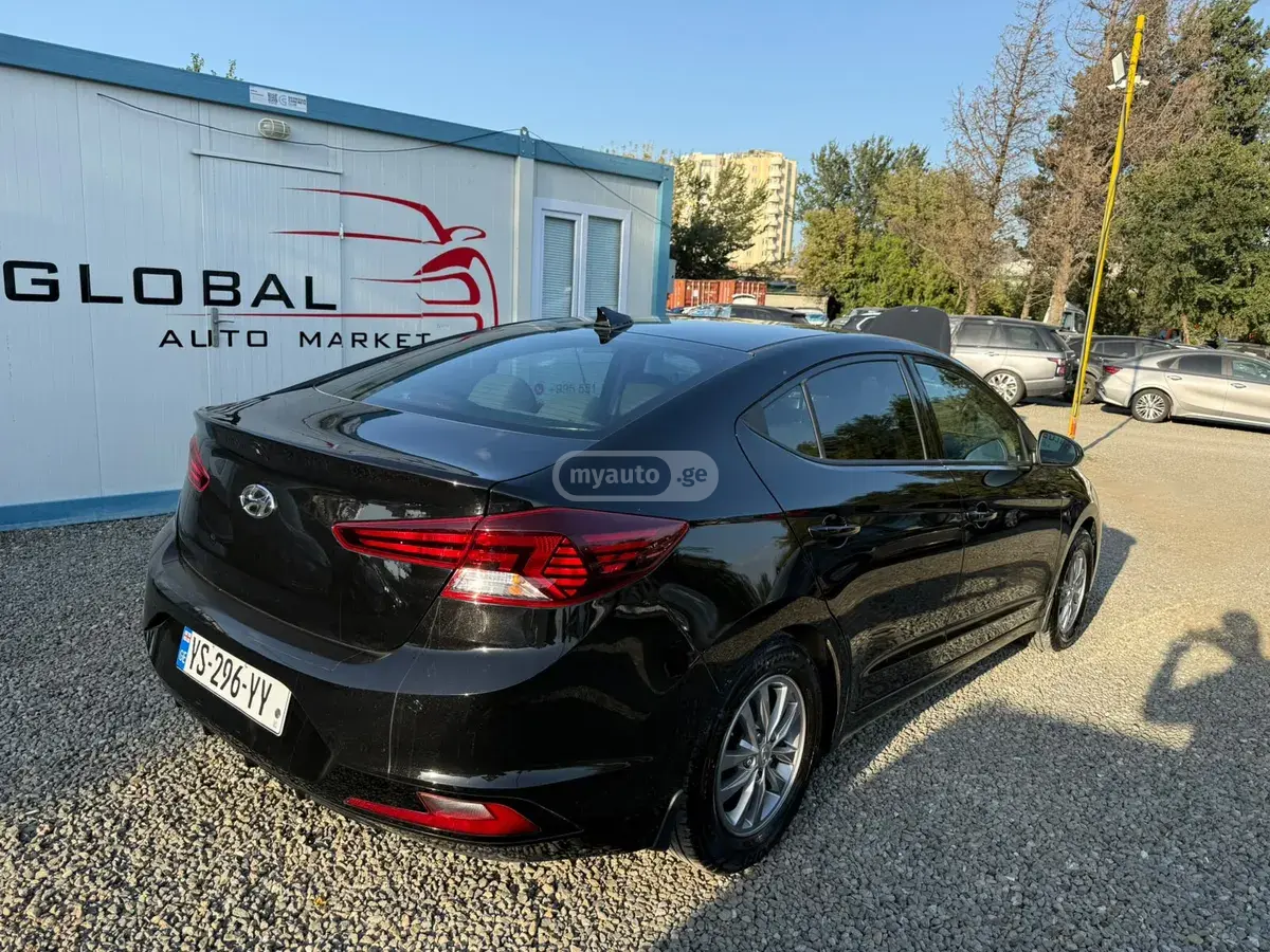 Hyundai Elantra 