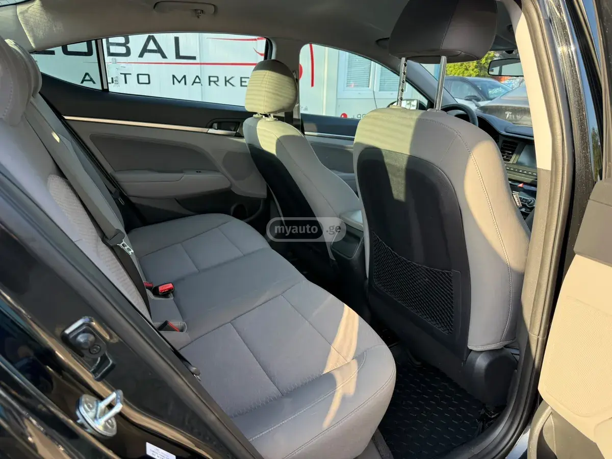 Hyundai Elantra 