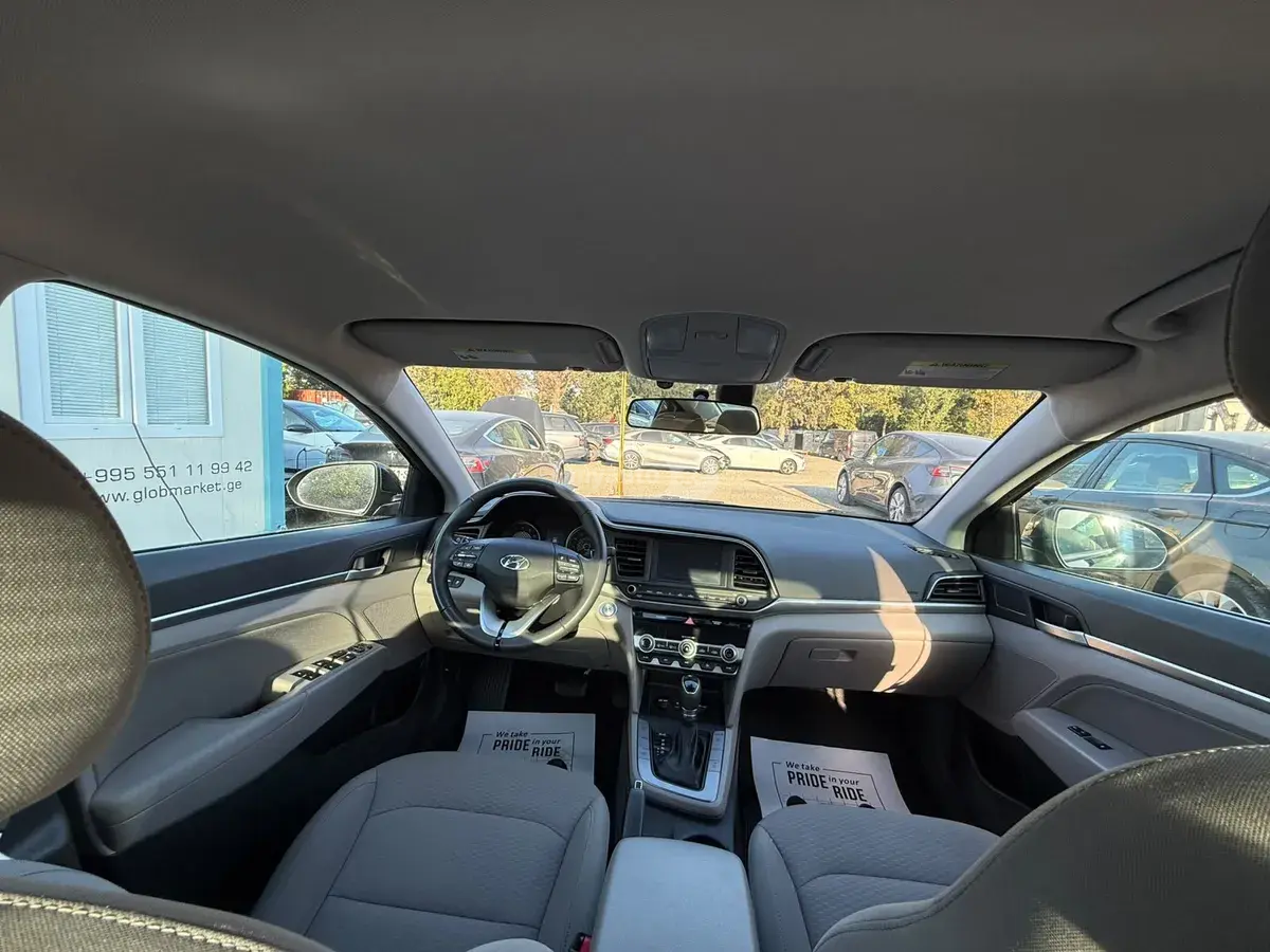 Hyundai Elantra 