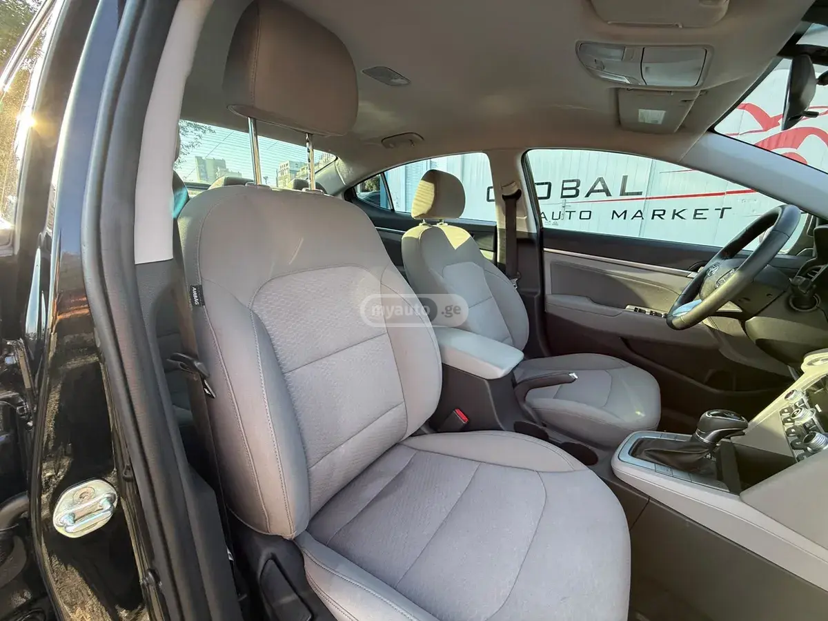 Hyundai Elantra 