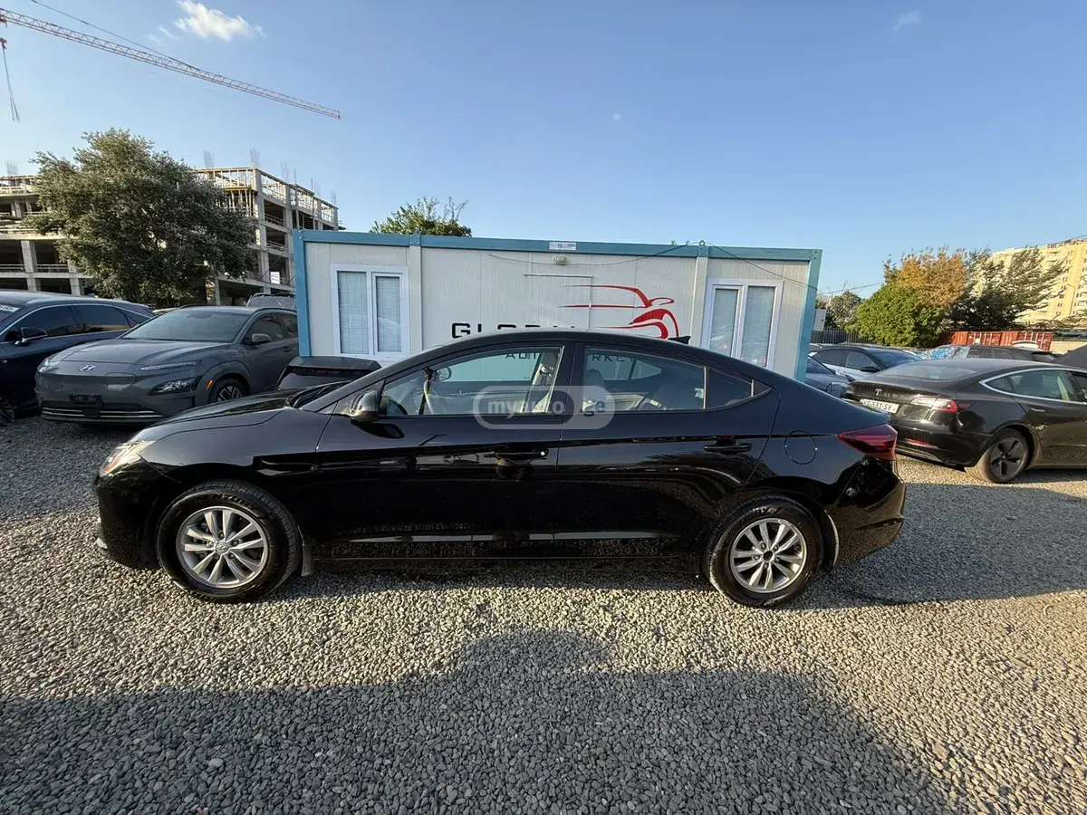 Hyundai Elantra 
