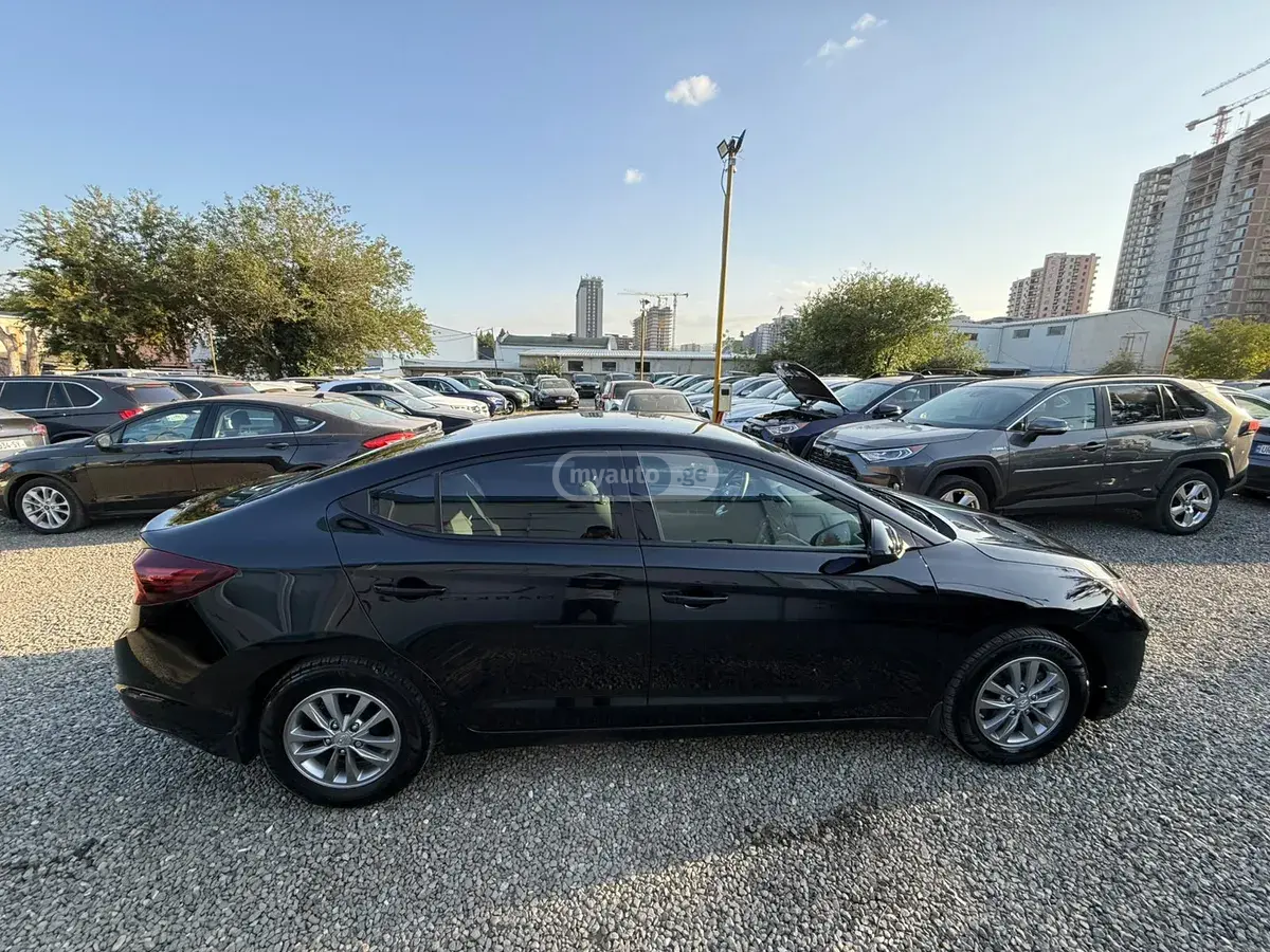 Hyundai Elantra 