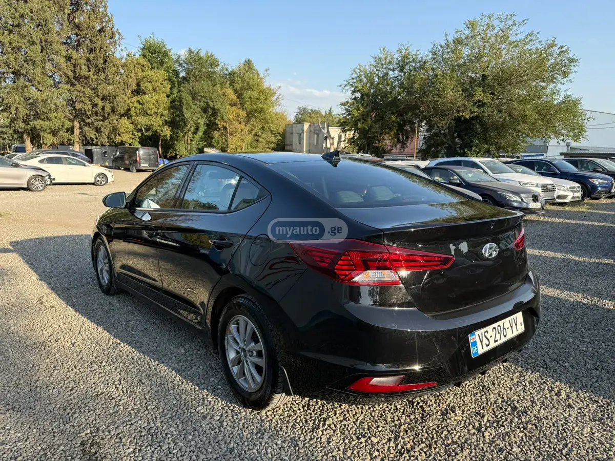 Hyundai Elantra 