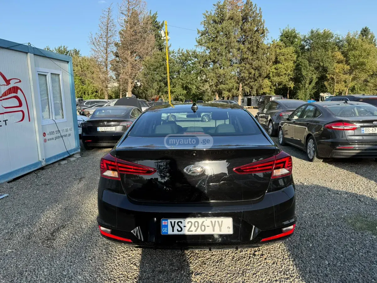 Hyundai Elantra 