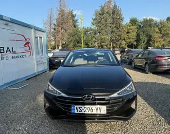 Hyundai Elantra 