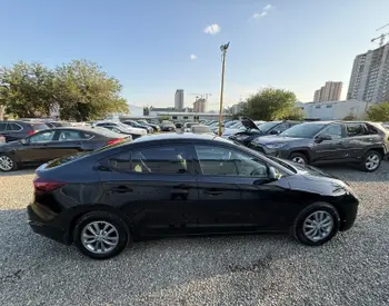 Hyundai Elantra 