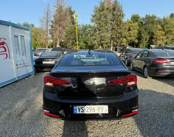 Hyundai Elantra 