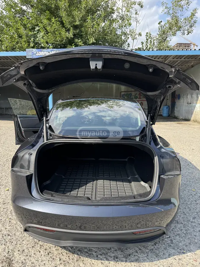 Tesla Model 3, миниатюра 10