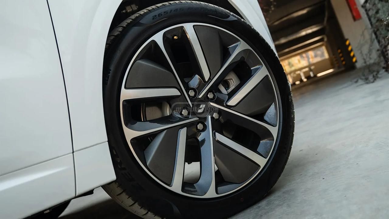Lixiang L6 
