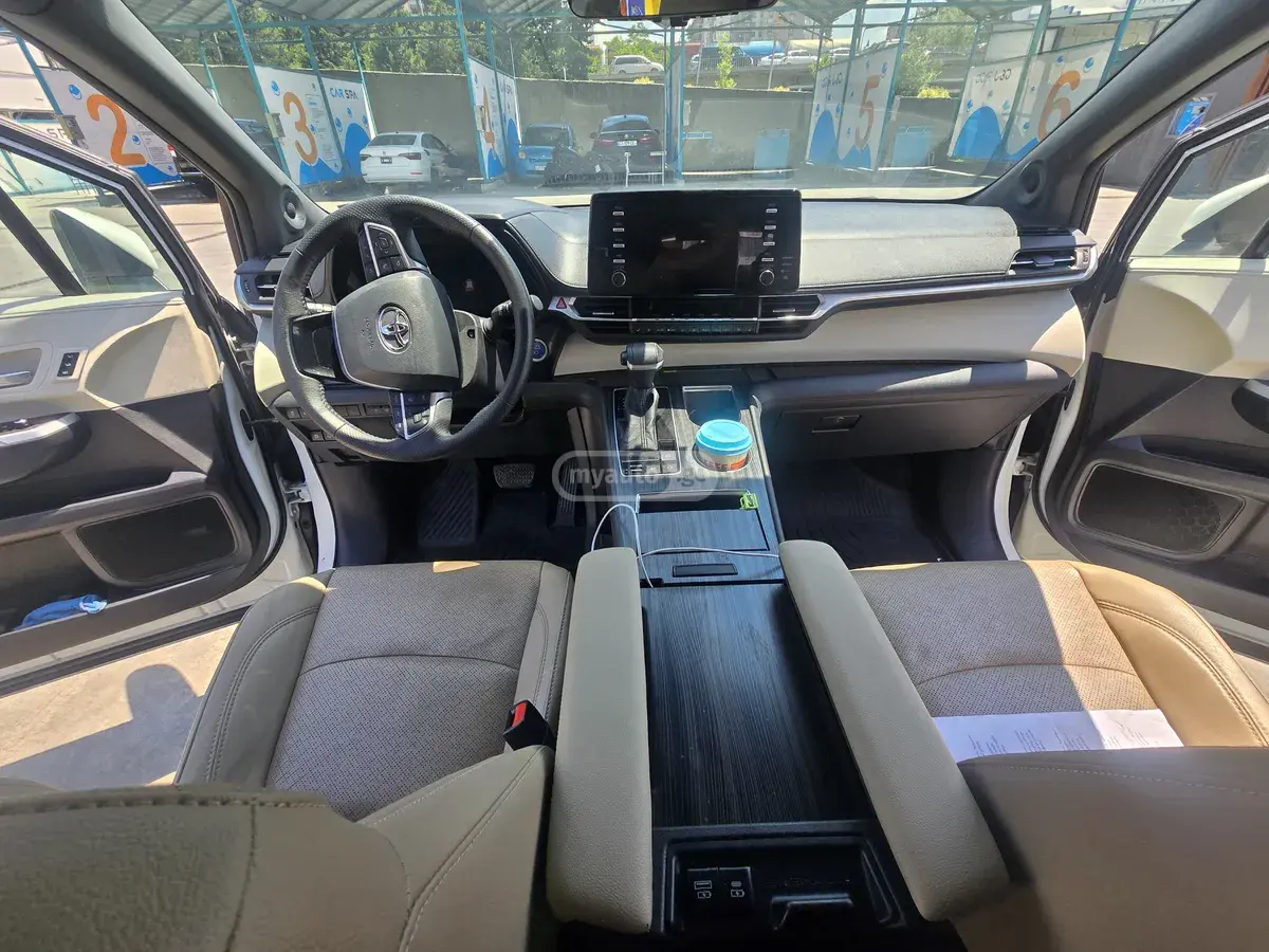 Toyota Sienna, миниатюра 6