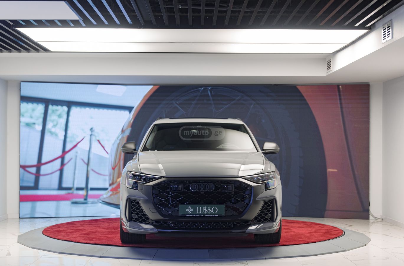 Audi RSQ8