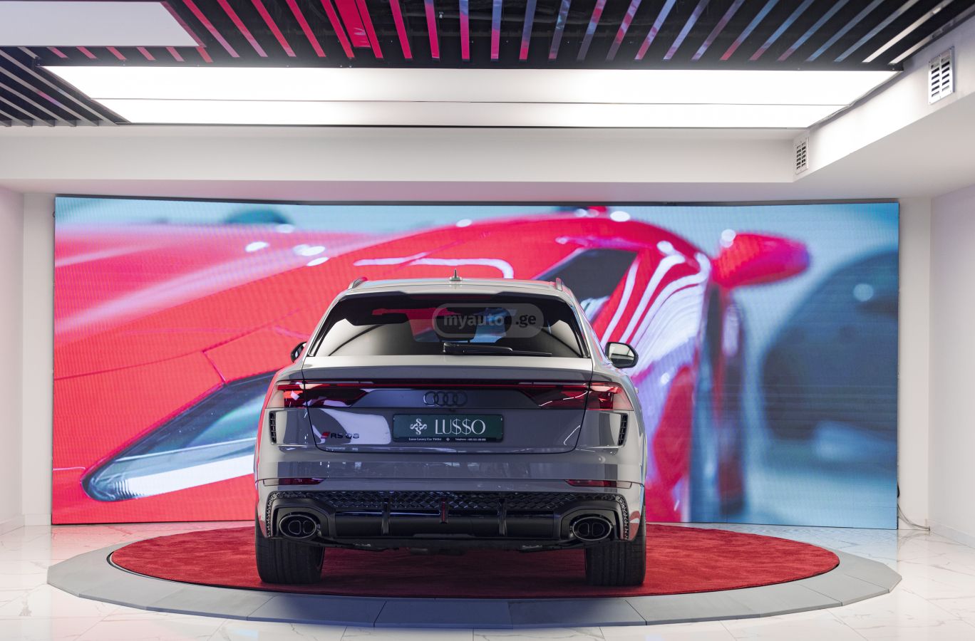 Audi RSQ8