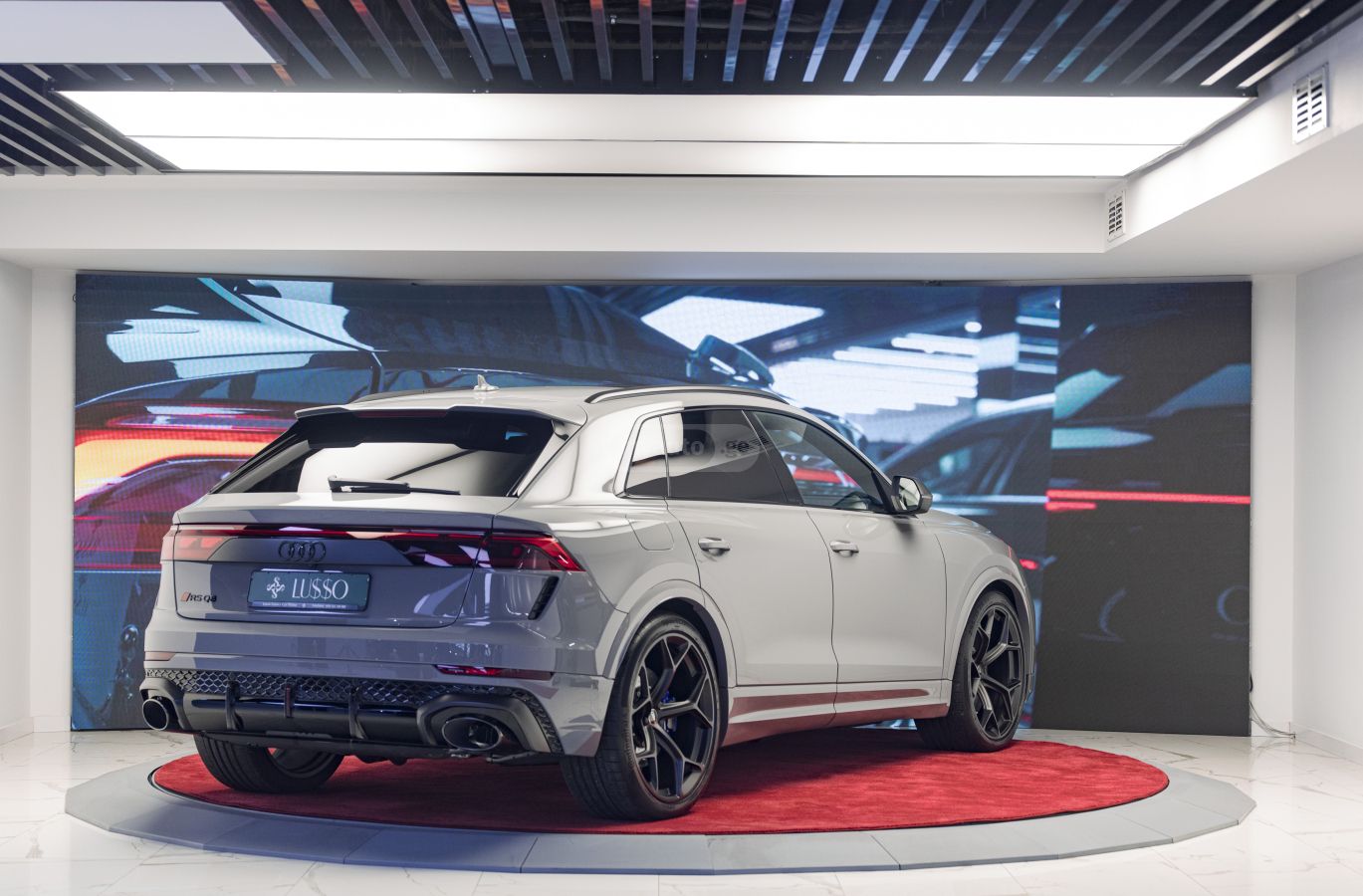 Audi RSQ8