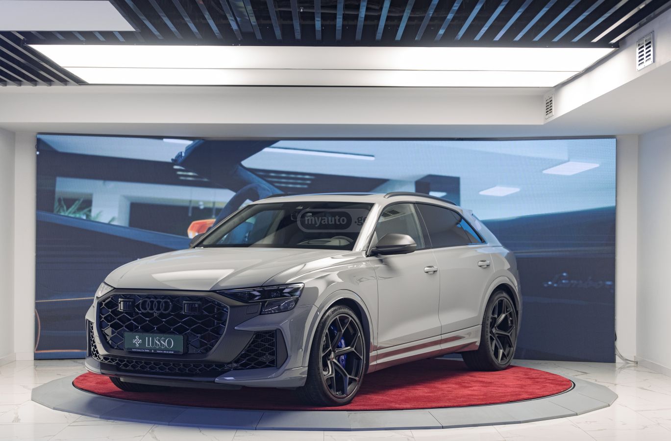 Audi RSQ8