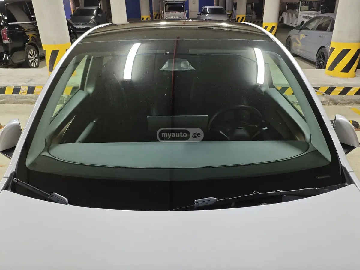 Tesla Model Y, миниатюра 11