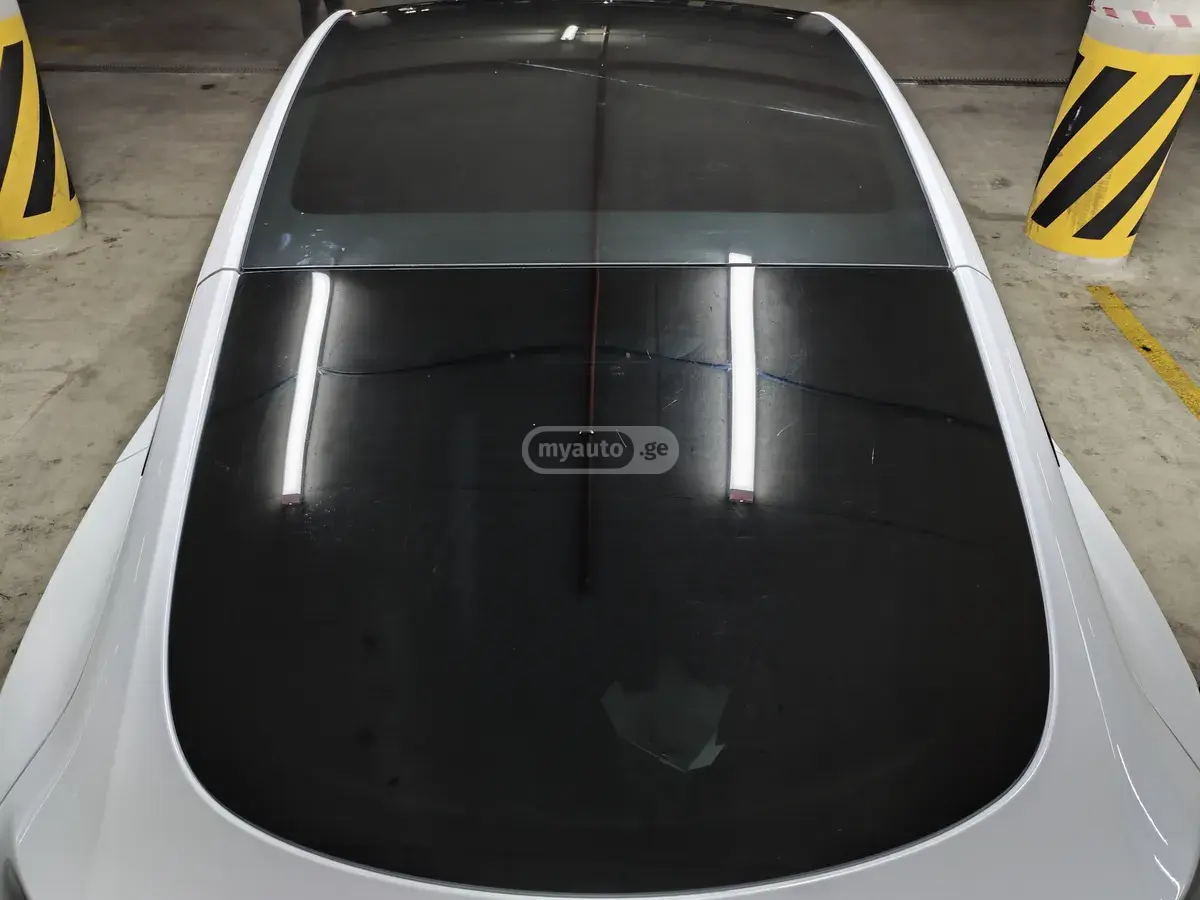Tesla Model Y, миниатюра 12