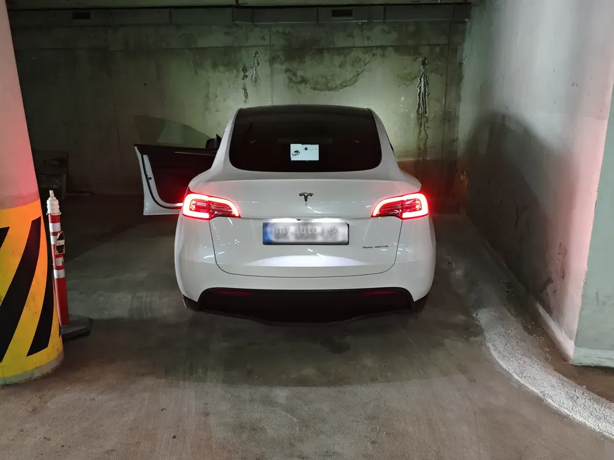 Tesla Model Y, миниатюра 5