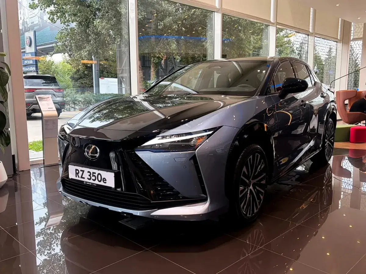 Lexus RZ 300e