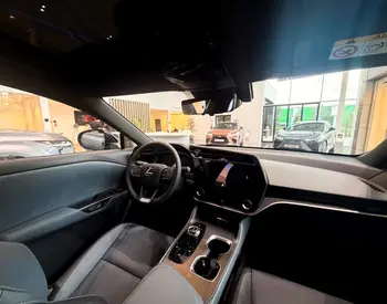 Lexus RZ 300e 
