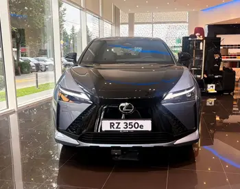 Lexus RZ 300e 