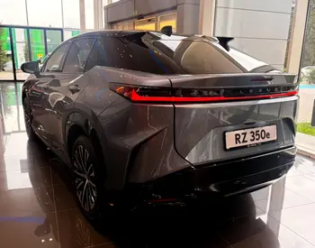 Lexus RZ 300e 