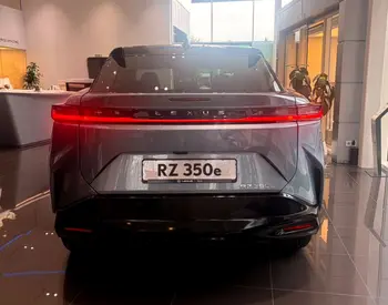 Lexus RZ 300e 