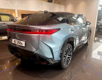 Lexus RZ 300e 