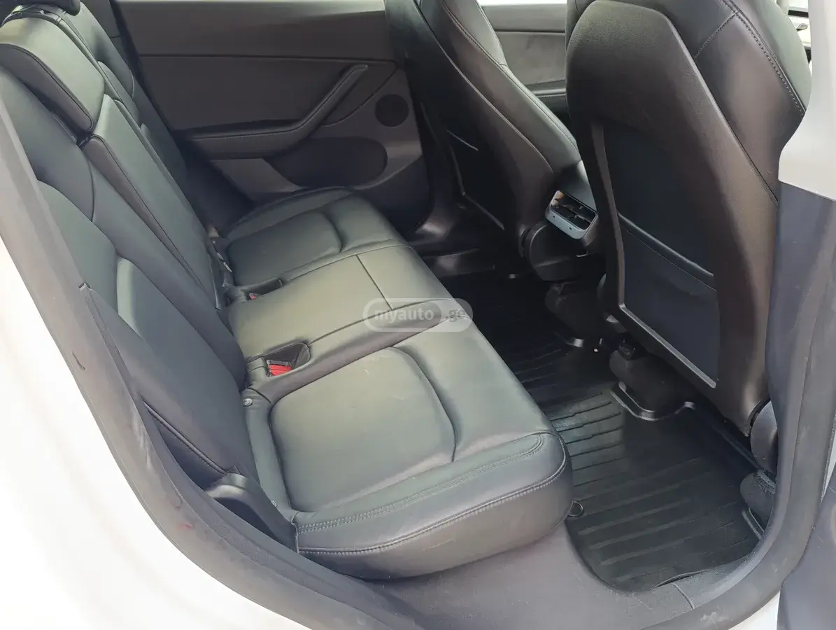 Tesla Model Y, миниатюра 3