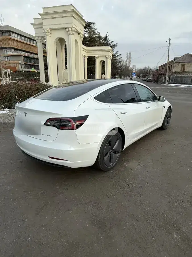 Tesla Model 3, миниатюра 7