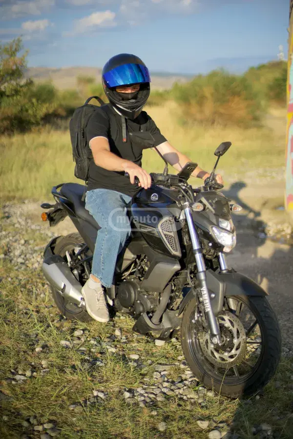 Yamaha FZS-FI 