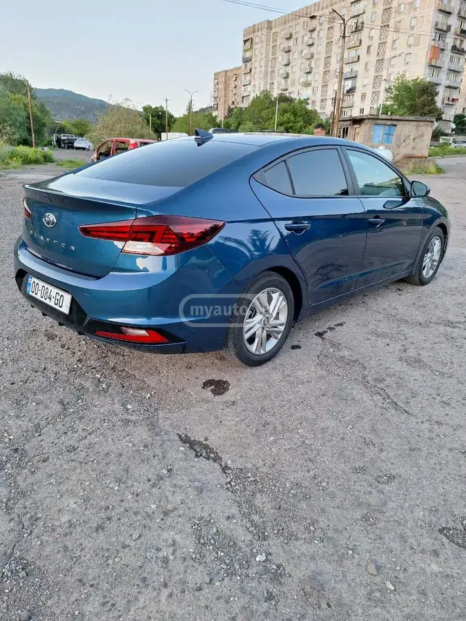 Hyundai Elantra 