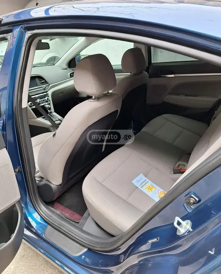 Hyundai Elantra 
