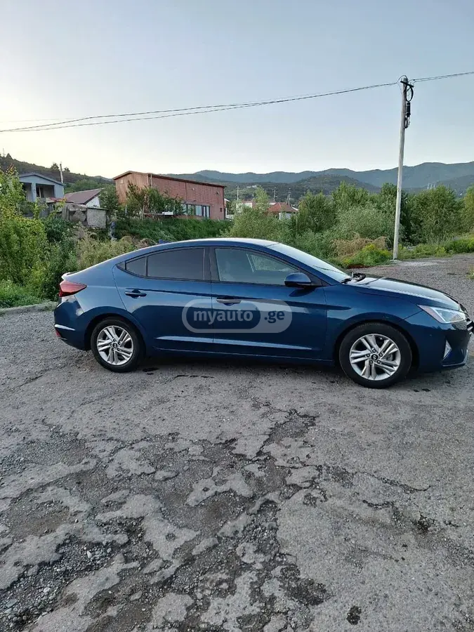 Hyundai Elantra 