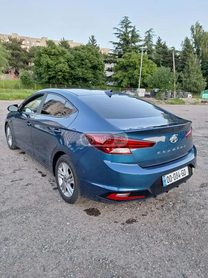 Hyundai Elantra 