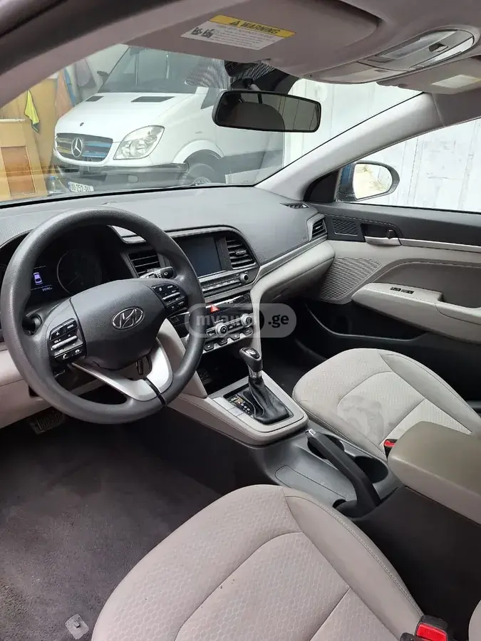 Hyundai Elantra 