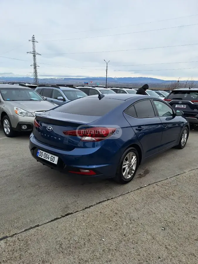 Hyundai Elantra 