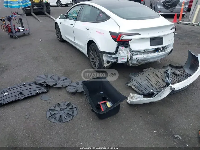 Tesla Model 3, миниатюра 2
