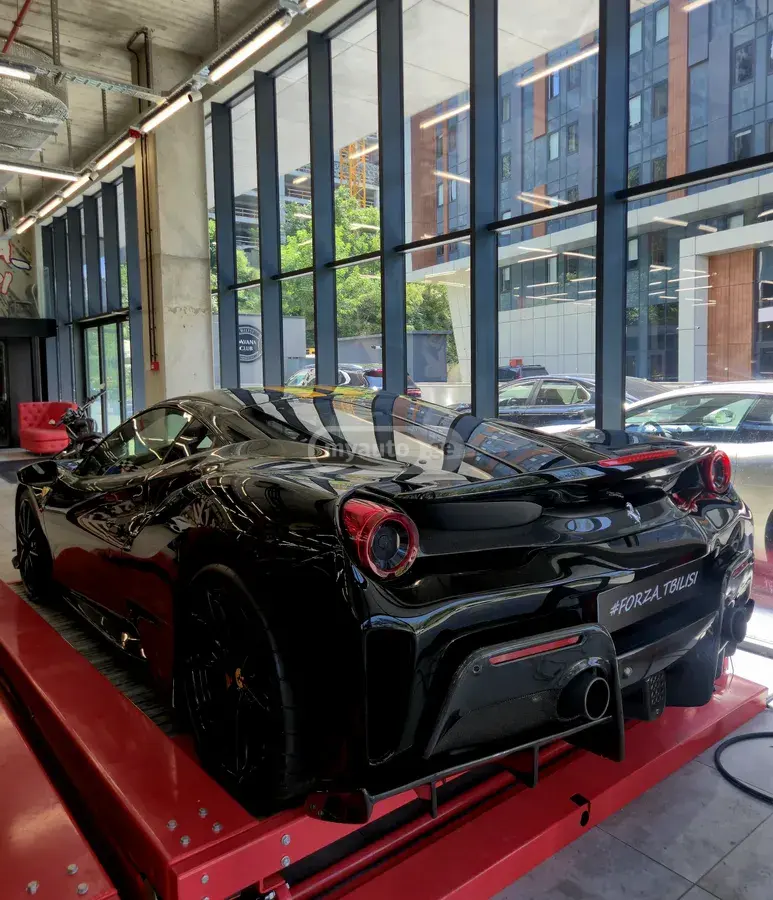 Ferrari 488 Pista 