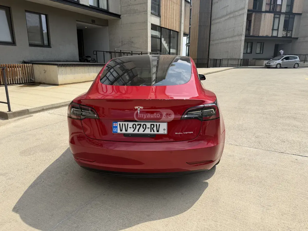 Tesla Model 3, миниатюра 2