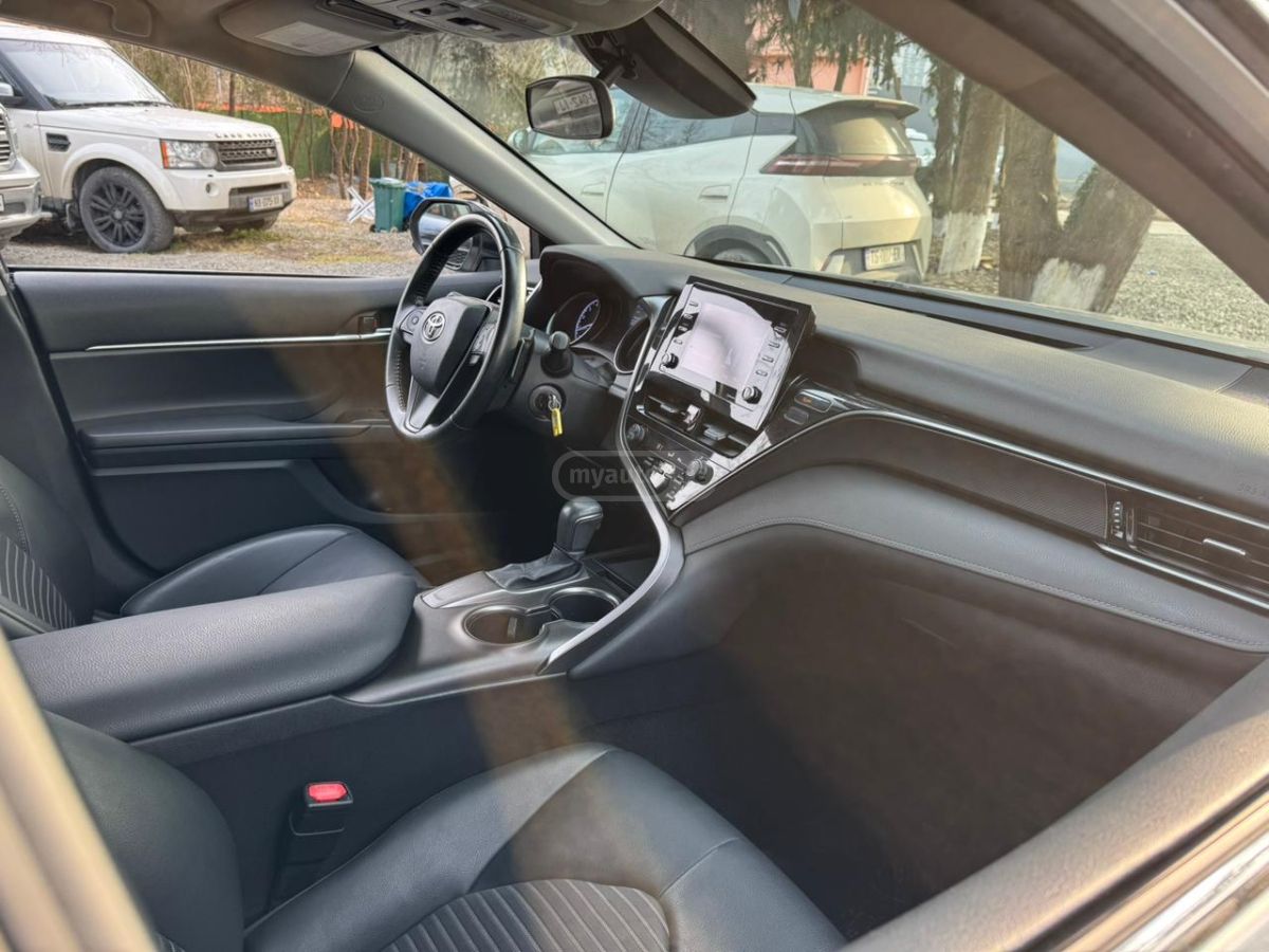 Toyota Camry 