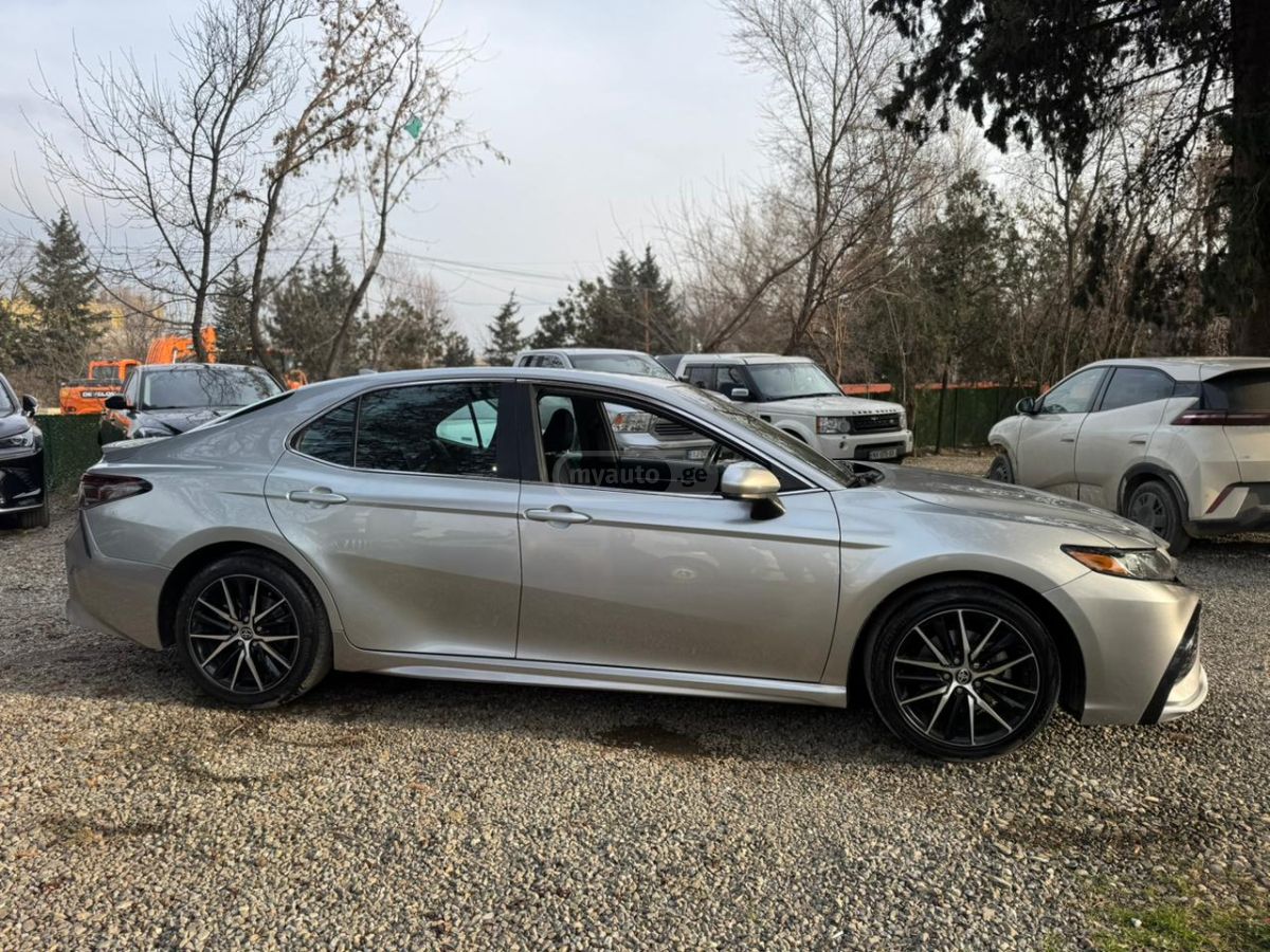 Toyota Camry 