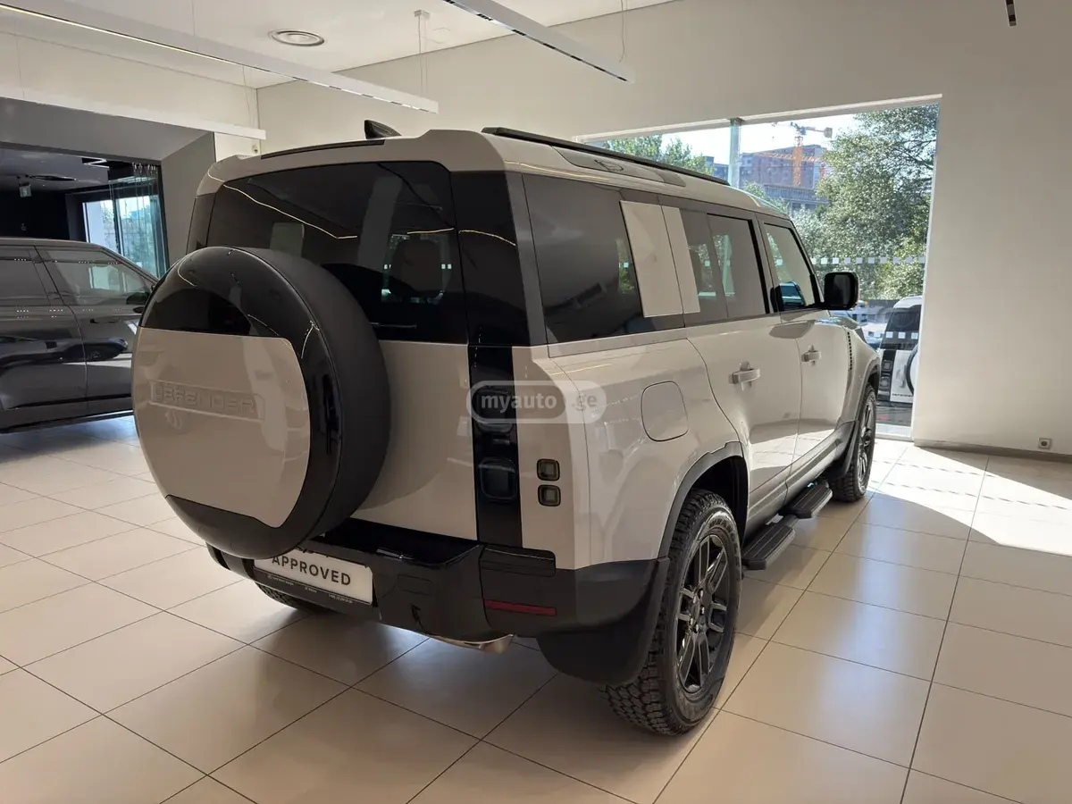 Land Rover Defender 110 